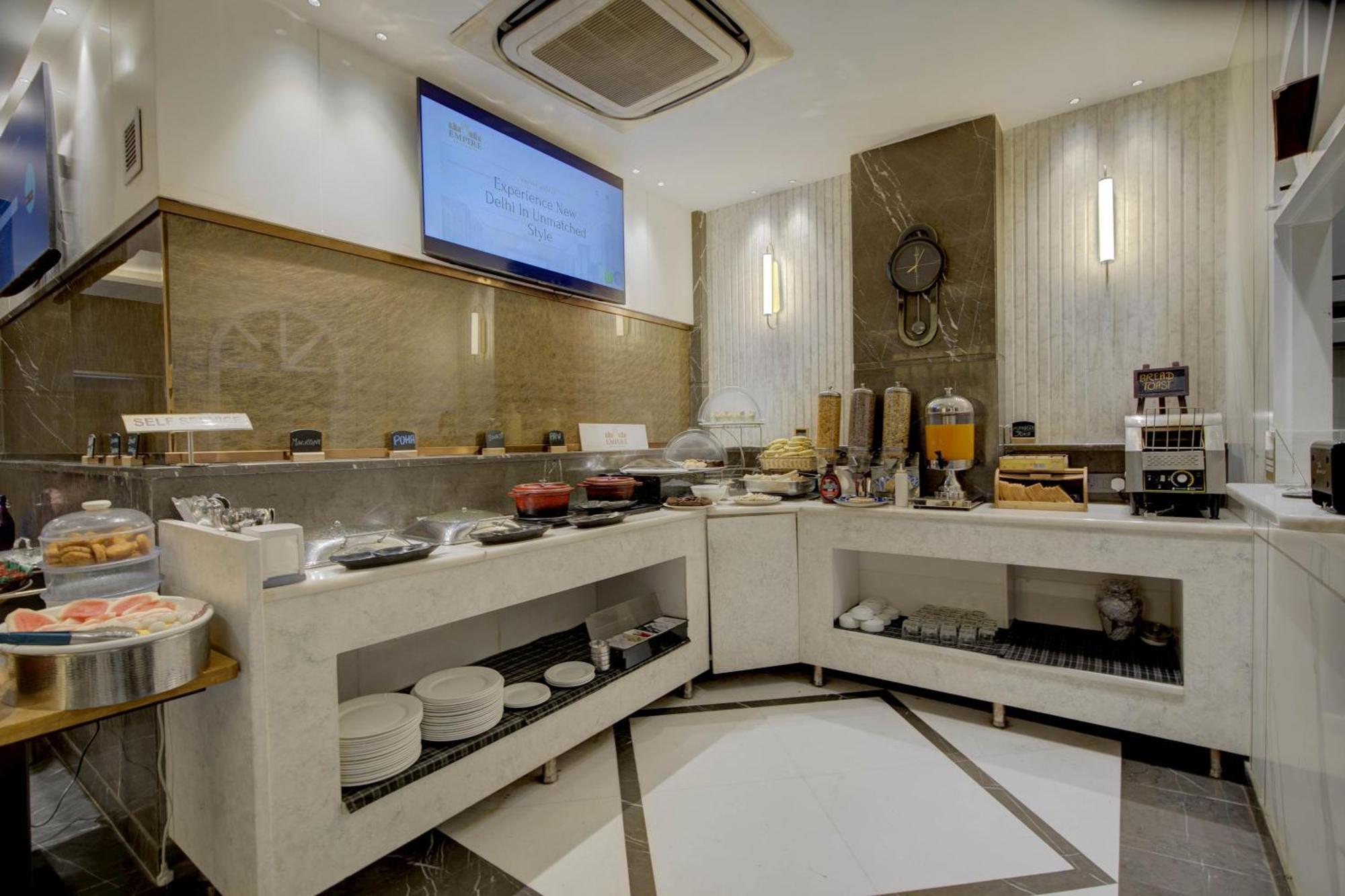 Hotel Delhi 55 -City Center New Delhi Exteriör bild