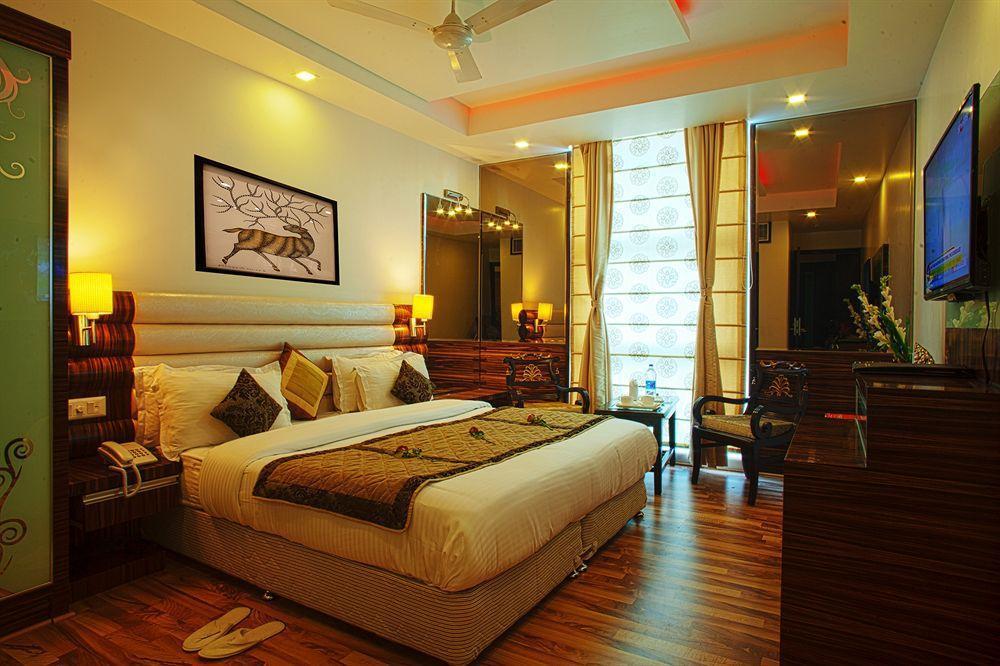 Hotel Delhi 55 -City Center New Delhi Exteriör bild