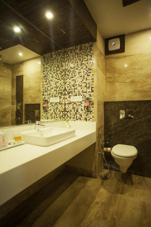 Hotel Delhi 55 -City Center New Delhi Exteriör bild