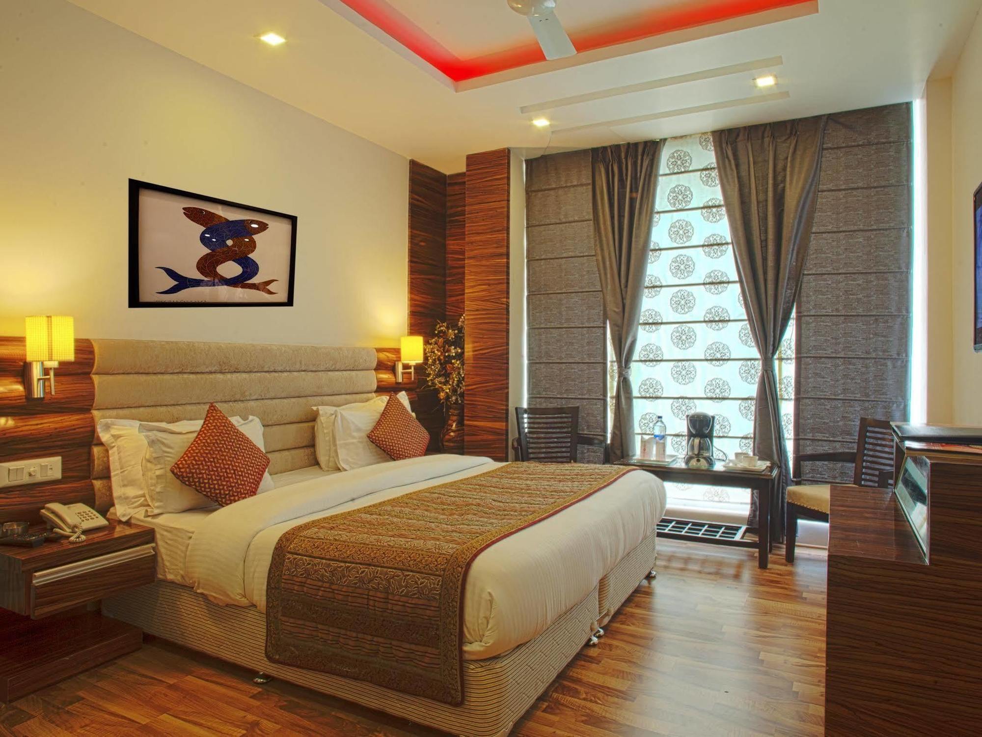 Hotel Delhi 55 -City Center New Delhi Exteriör bild