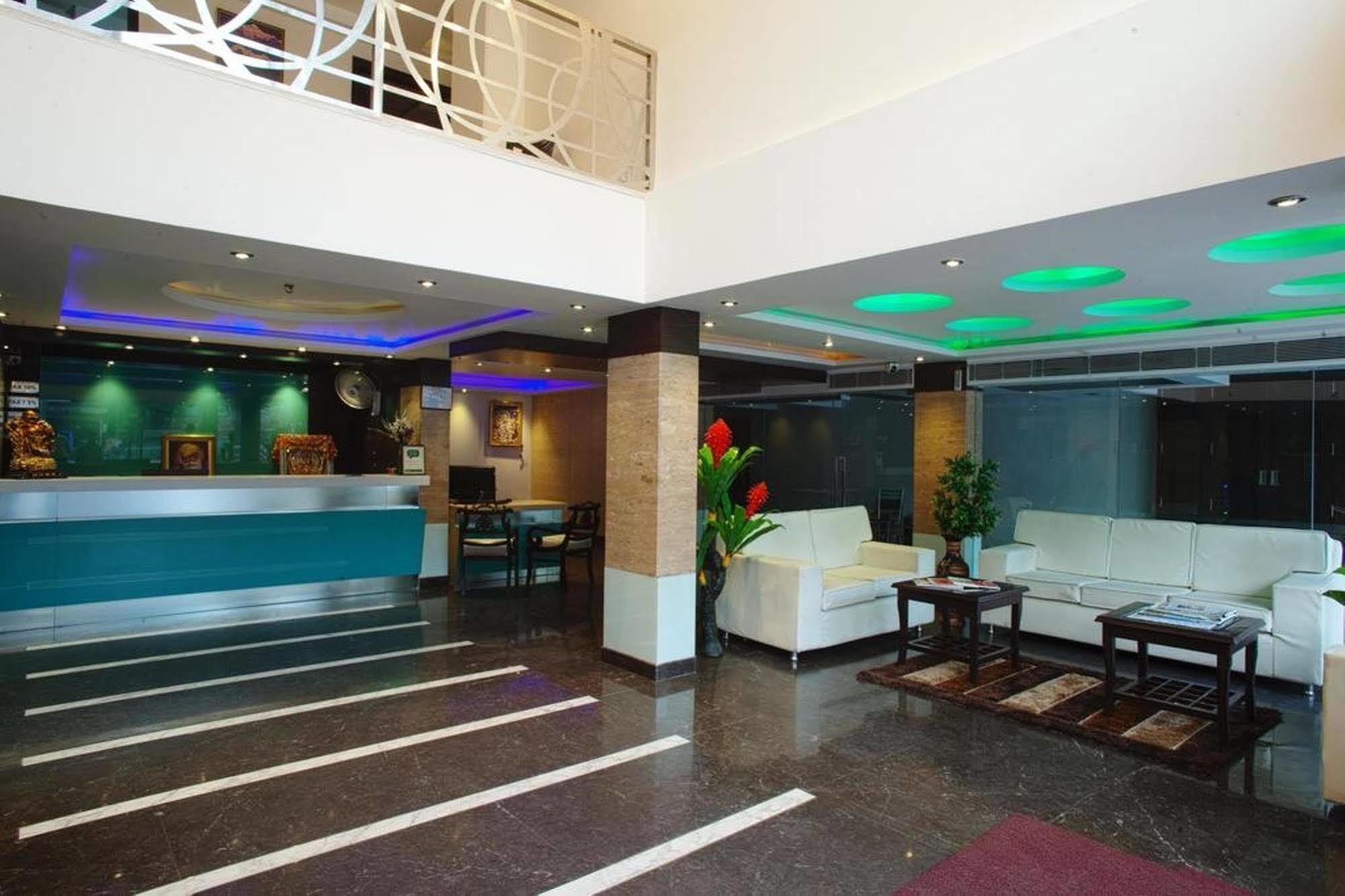 Hotel Delhi 55 -City Center New Delhi Exteriör bild
